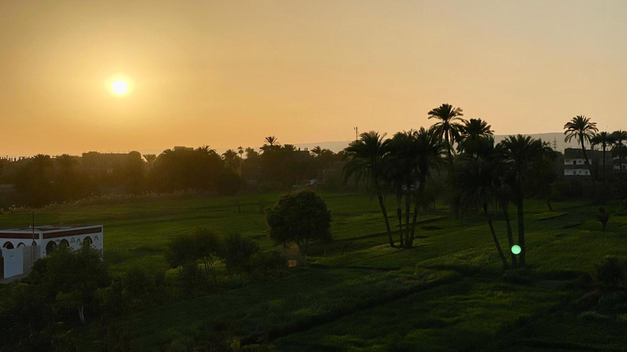 Villa Sun Wing - Guest House ลักซอร์ ภายนอก รูปภาพ